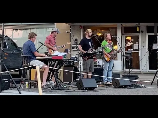Tumbledown Shack - Scarlet Begonias